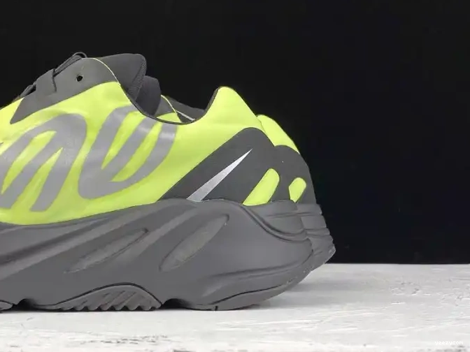 Yeezy 700 Adidas Boost FY3727 Phosphor MNVN 0524